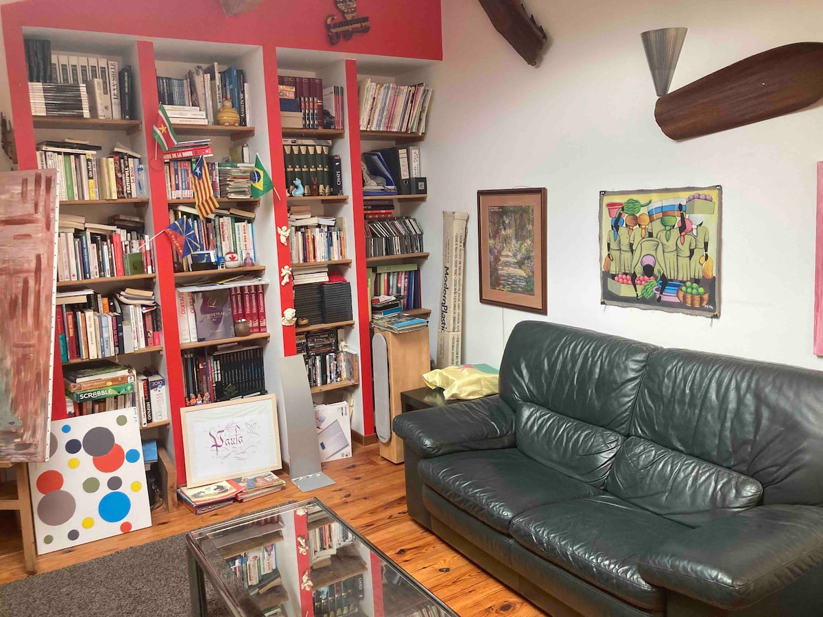 Popular Airbnb listing: Contemporary townhouse in the city center. in Narbonne