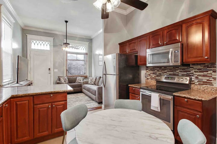 Valence St Charmer, Walk to Freret & Tulane