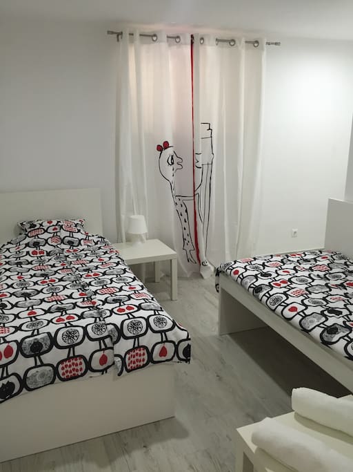 Bedroom, 2 single beds
