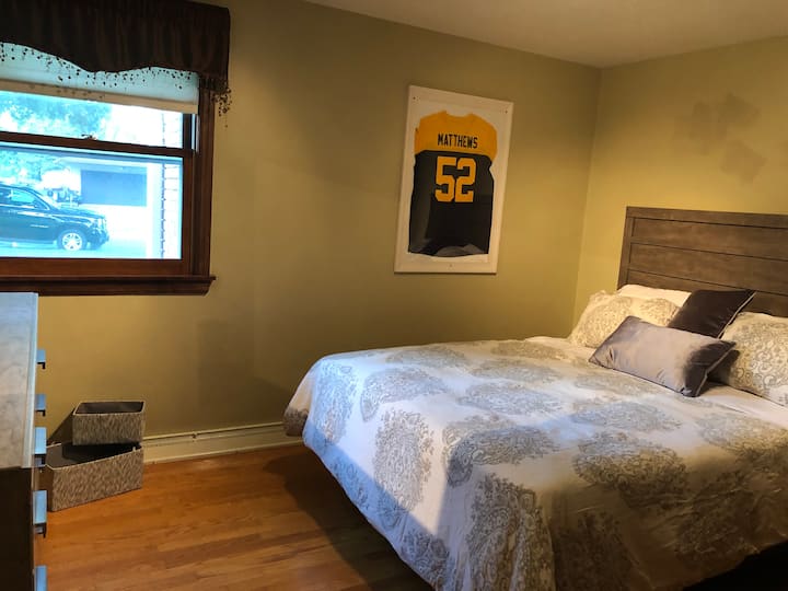 2nd bedroom