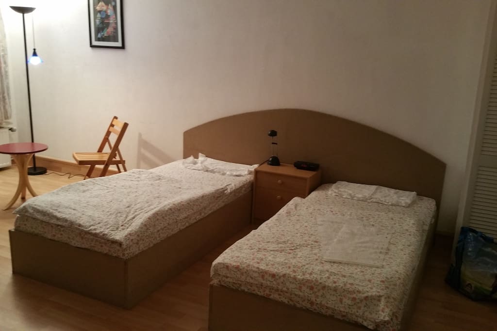 Twinbetten im Zimmer