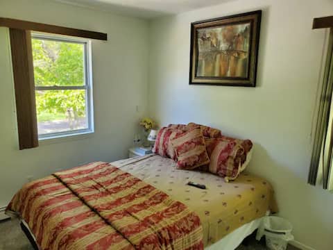 Miraculous Private Room in Central Islip Home (R4)
