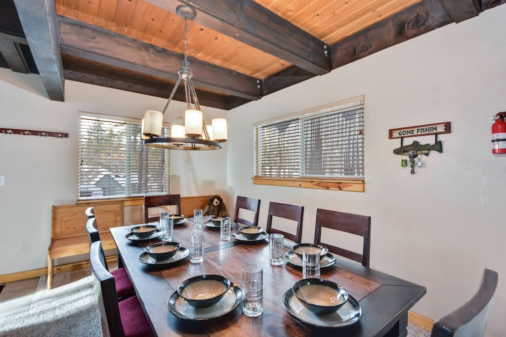 Great dinning room for family dinners.