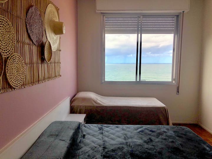 Queensize-Doppelbett
Einzelbett:
Homeoffice in Mesa

Meerblick
