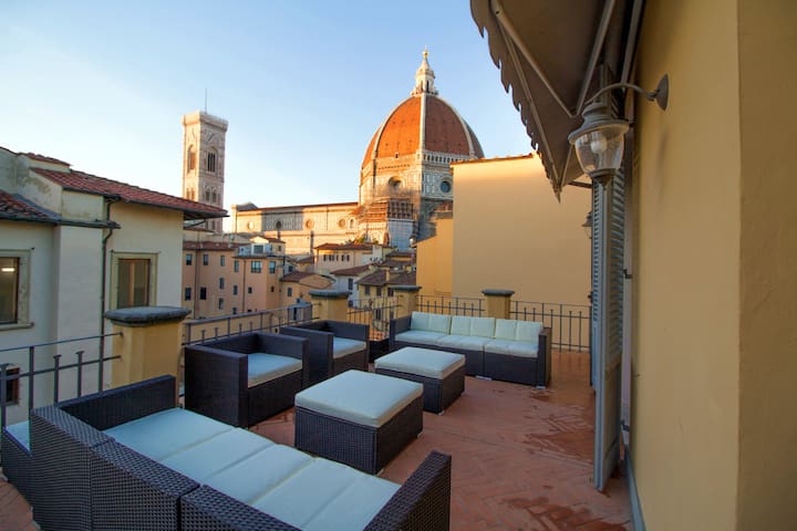 3 bedrooms luxury flat with TERRACE ON THE DUOMO