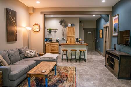 Craftsman Charm, Great Location