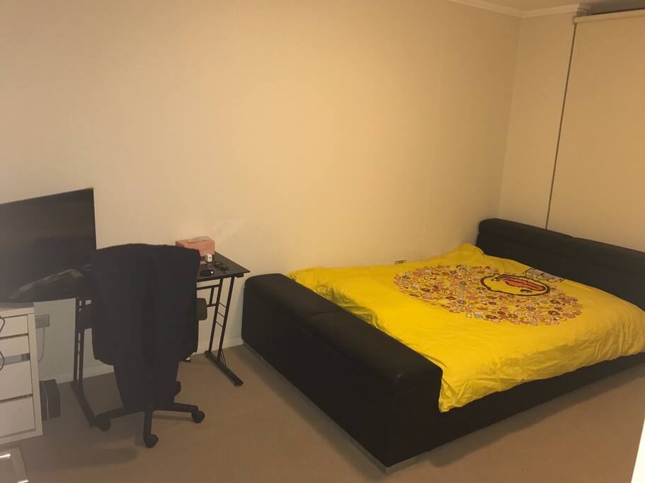 Queen size bed
