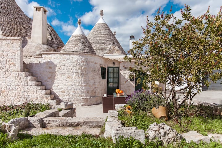 Trullo Del 1800 In Valle D Itria Houses For Rent In Cisternino Brindisi Apulia Italy