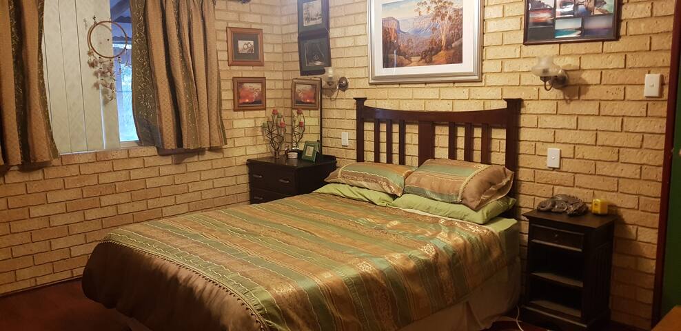 Airbnb Northampton Holiday Rentals Places To Stay Western