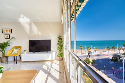 Top Airbnb: Malaga City Beach Apartment. in Jardín De La Abadía