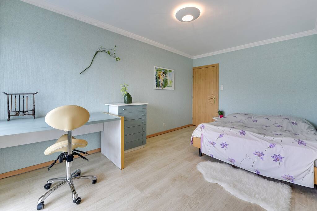 Calm and quiet bedroom