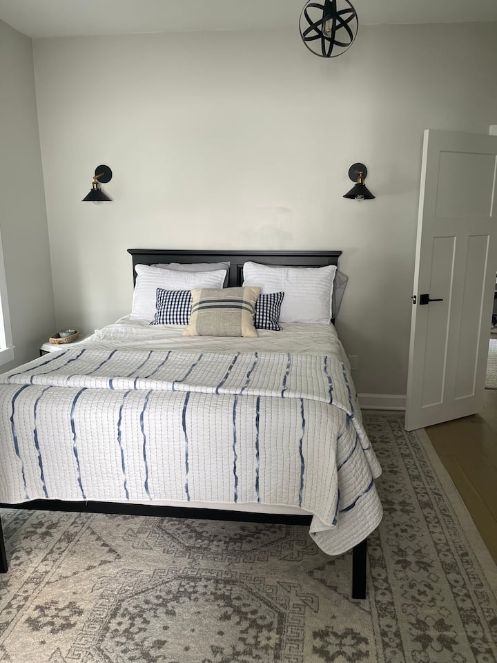 Spavaća soba na drugom katu #2- Bračni krevet (srednja čvrstoća)