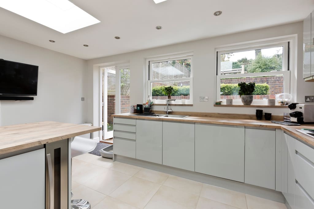 Recently Renovated, Open Plan Kitchen (1)