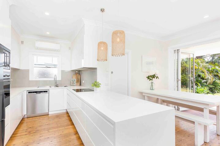 Huge family entertainer in the heart of Freshwater gallery image 3