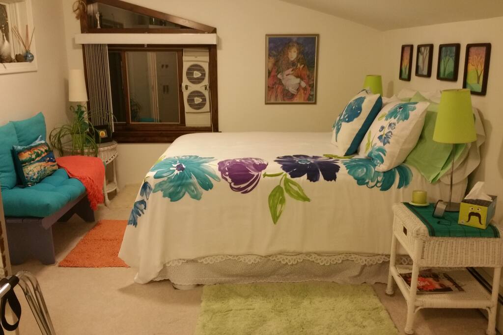 Clean, quiet, private room with comfortable queen sized bed and private bath.