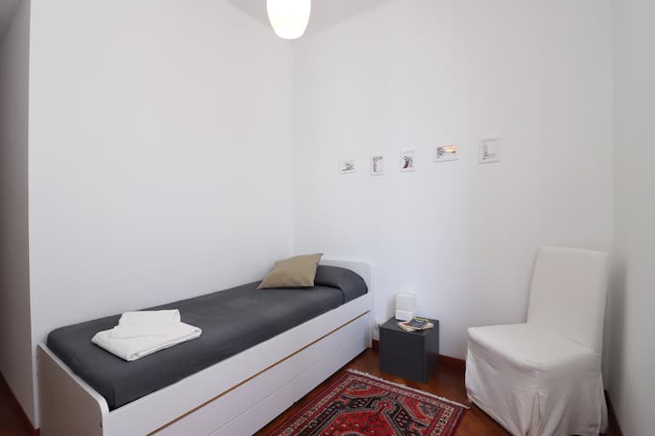 Chumba cha kitanda kimoja...