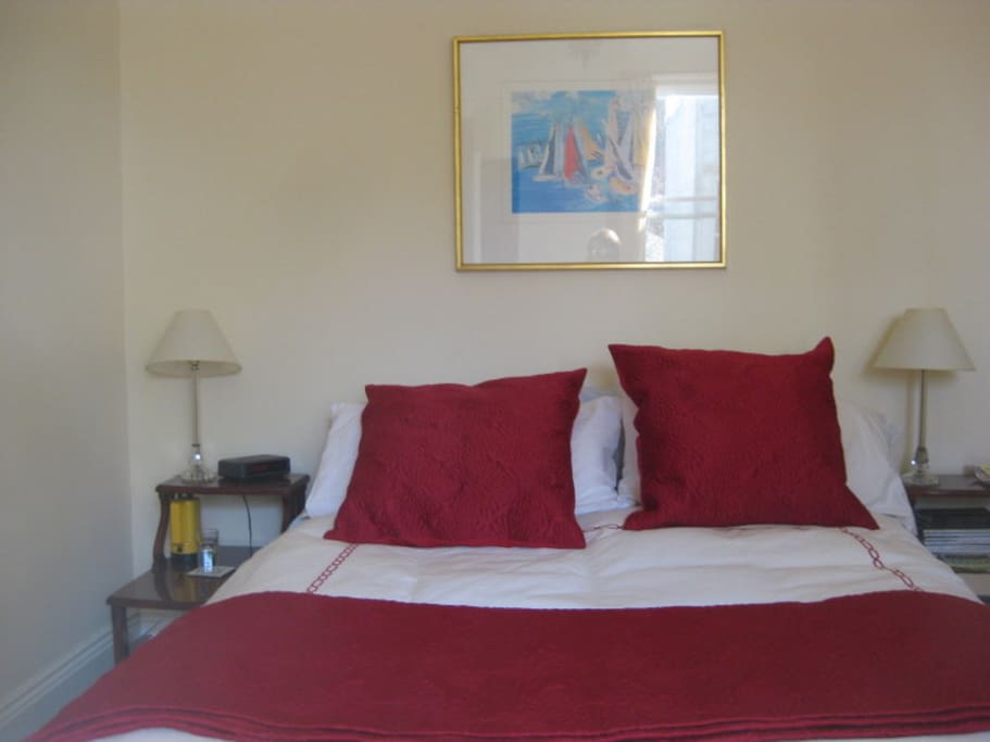 Second bedroom queen bed