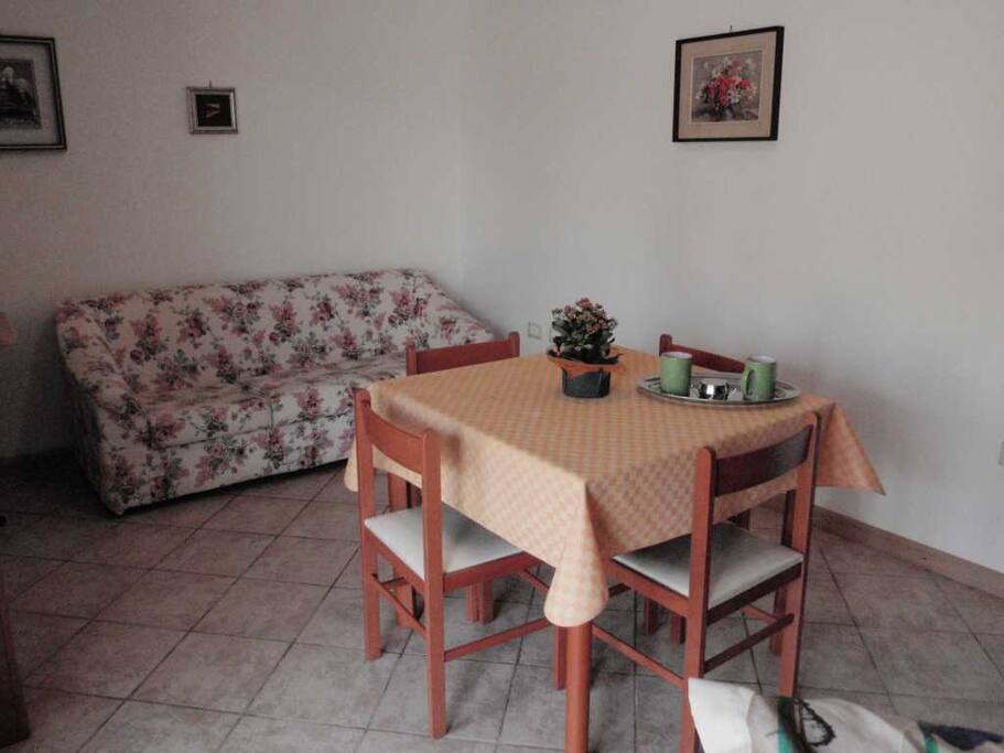 Living room with sofa/double bed