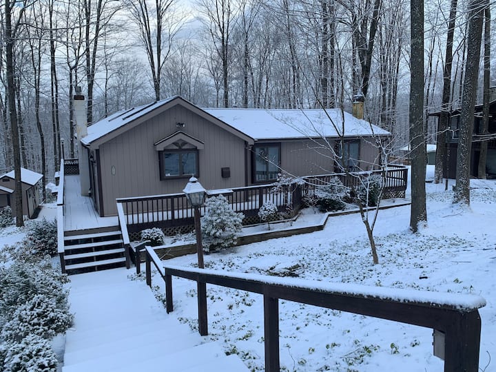 Cozy Poconos Lake House on Lake Wallenpaupack Houses for Rent in