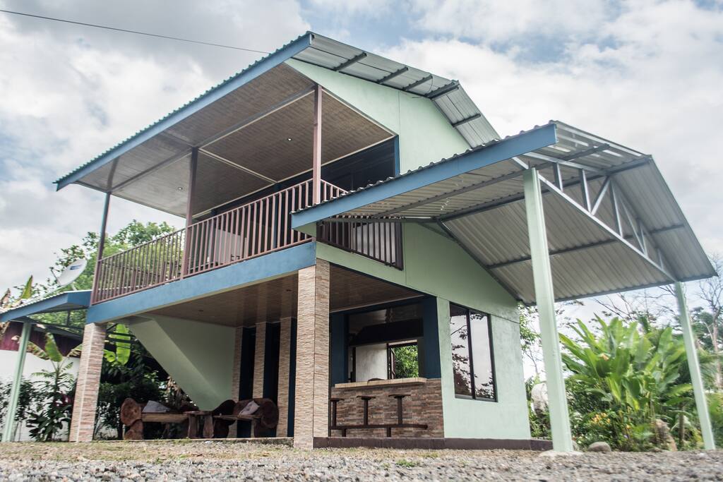 Beutiful house, big area speacially for kids or for a beutiful BBQ at the afternoon!