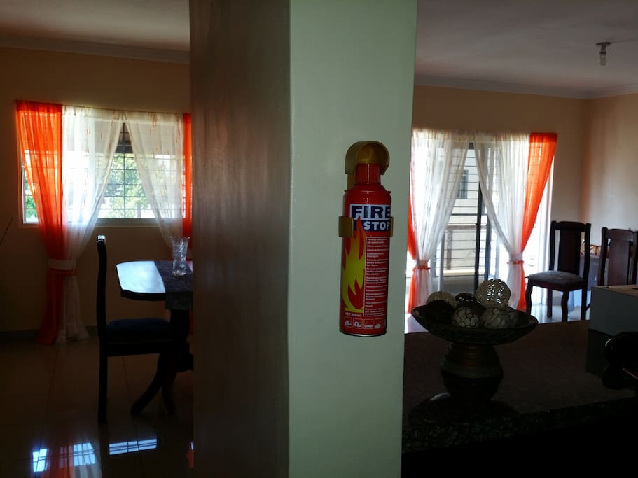 Vista de la sala desde la cocina...