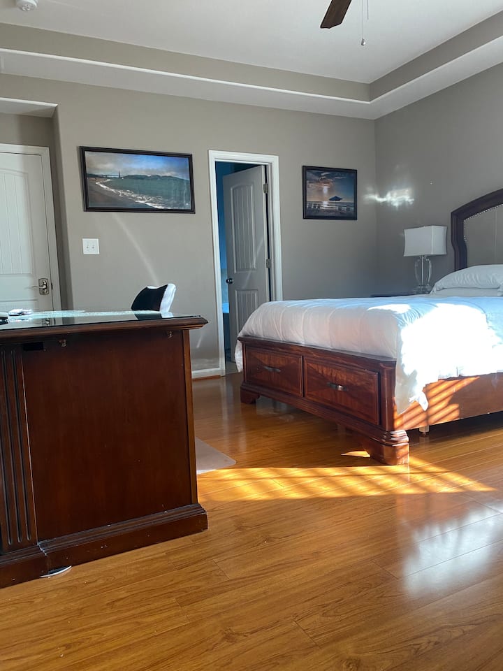 ห้องนอนใหญ่ที่ 1 ในชั้น 2