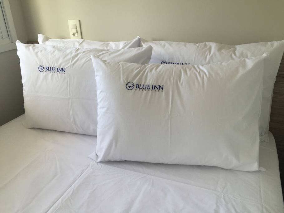 Cama Casal com Travesseiros