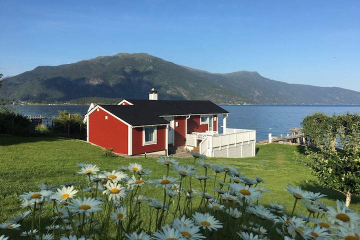 Askeneset fjord cabin