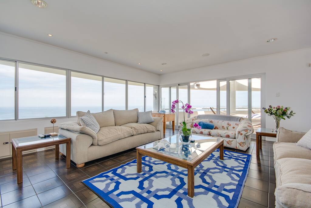 Apartment 1 Lounge area