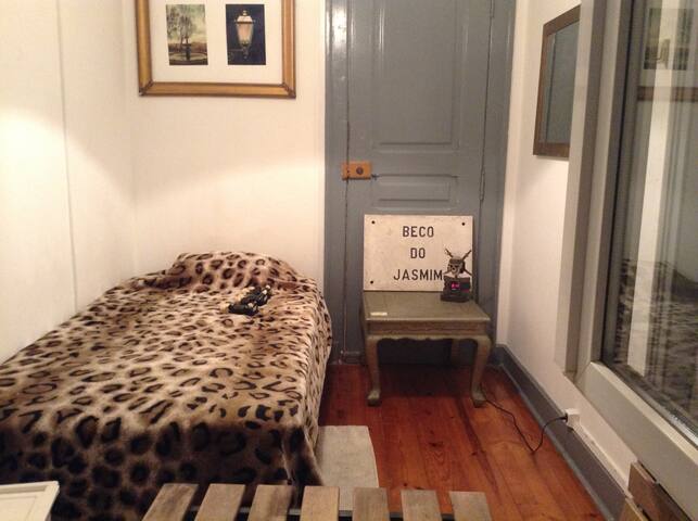 Quarto Jasmim em casa histórica no centro Lisboa