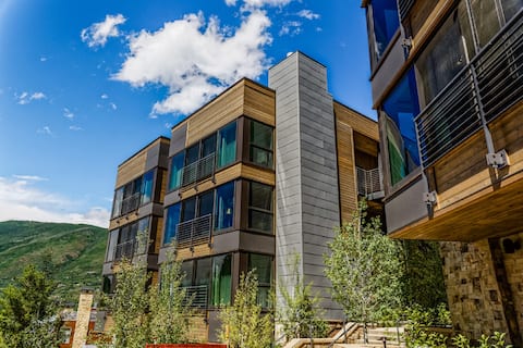 Successful Airbnb property: Luxury condo on Aspen Mountain - Ski out in Aspen