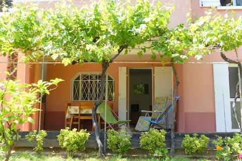 Successful Airbnb property: La Ciotat near the Calanques, 2 bedrooms, Ground floor in La Ciotat