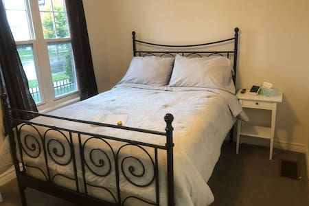 Private Room w/ full wshrm and separate entrance