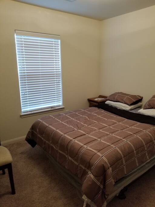 Bedroom with queen size bed