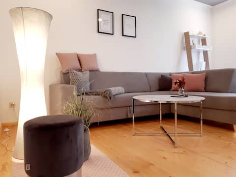 Top Airbnb: Apartment 2 - Schmidt Family Bloomy Nights in Gera