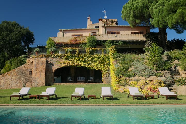 Rustic Villa on the sea front. Amazing views
