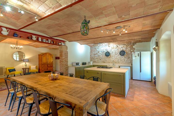 Stunning country house in rural setting. gallery image 4