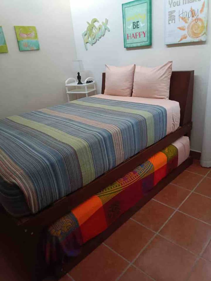 2号卧室-双人床+额外的双人床（推出）