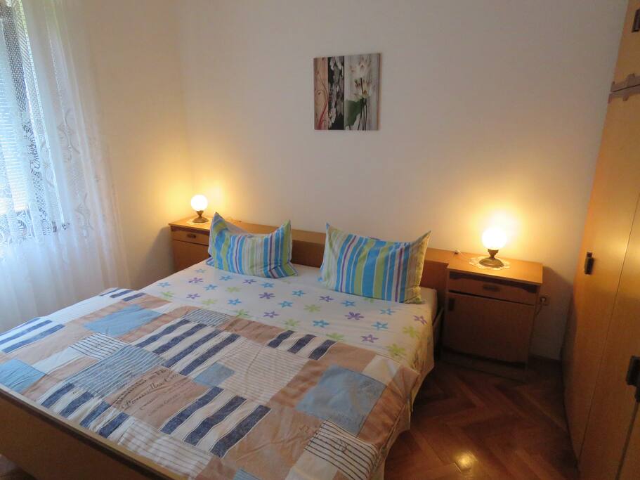 Double bed, bedroom 1