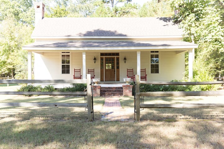 Farm stay in New Albany · ★4.87 · 2 bedrooms · 2 beds · 1.5 baths