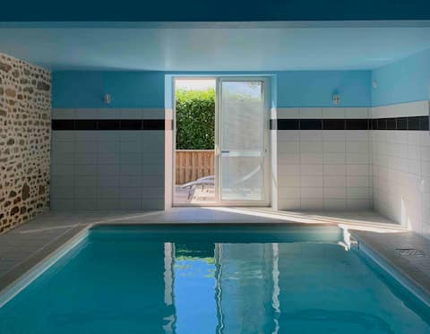 Homestay Les Hortensias with private swimming pool