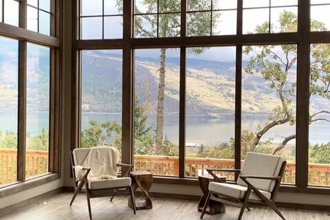 Mosier Bluff Home, Columbia River View & Hot Tub