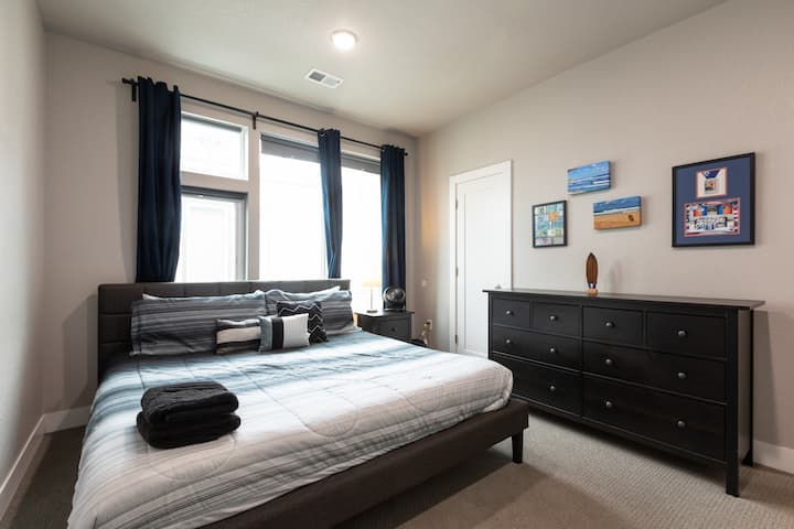 Master Suite w/ banjo