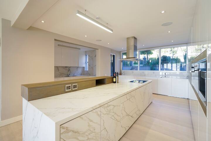 Villa Lula, The Meadows, Camps Bay gallery image 5