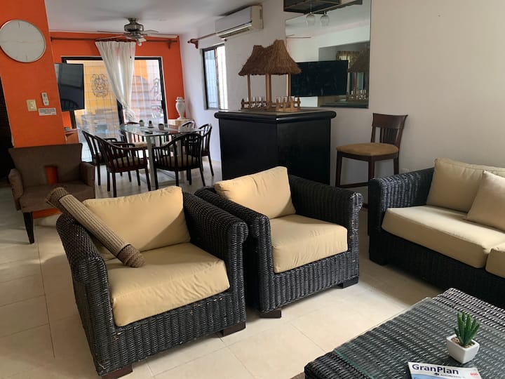 Casa 3rec, 9px , A/ac Céntrica Atrás  Plaza Outlet - Cancún