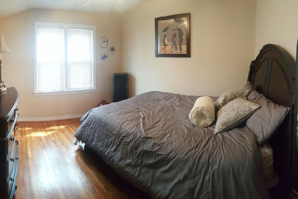 Master Bedroom, 1 Queen Bed