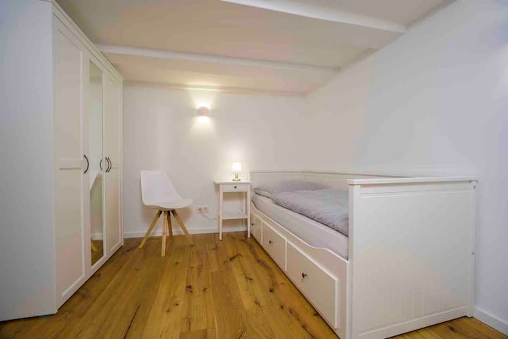 Schlafzimmer 2 mit erweiterbare Alkovenbett