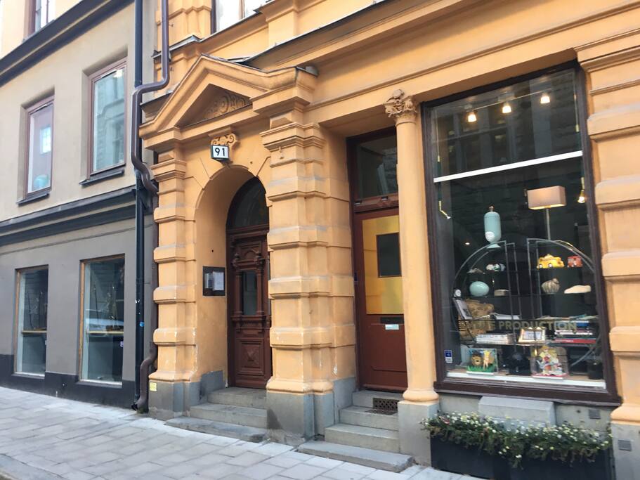 Entrance to Regeringsgatan 91