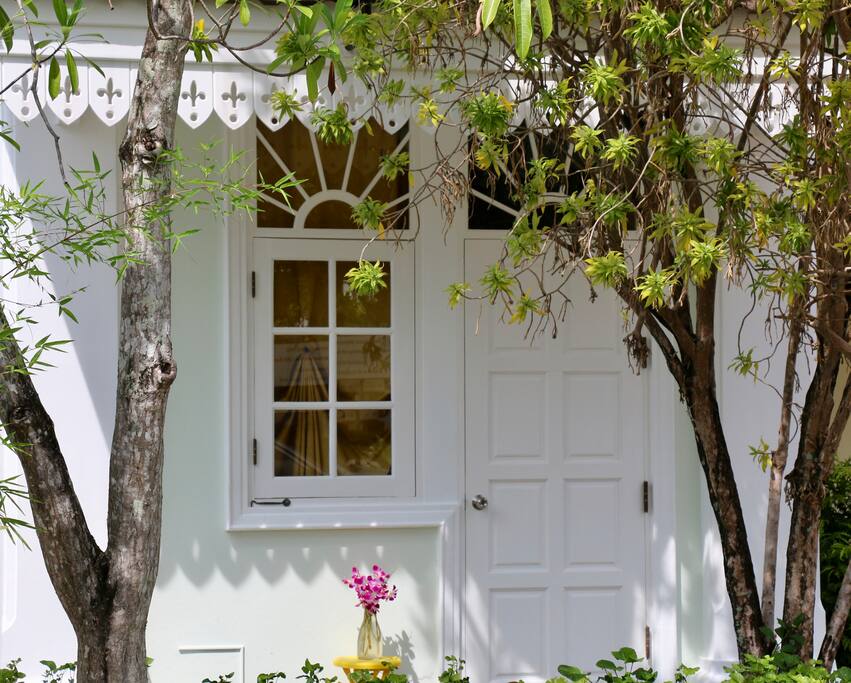 this is the outside picture of the room.right infront is a small plants and a drive way around 10 steps away ...