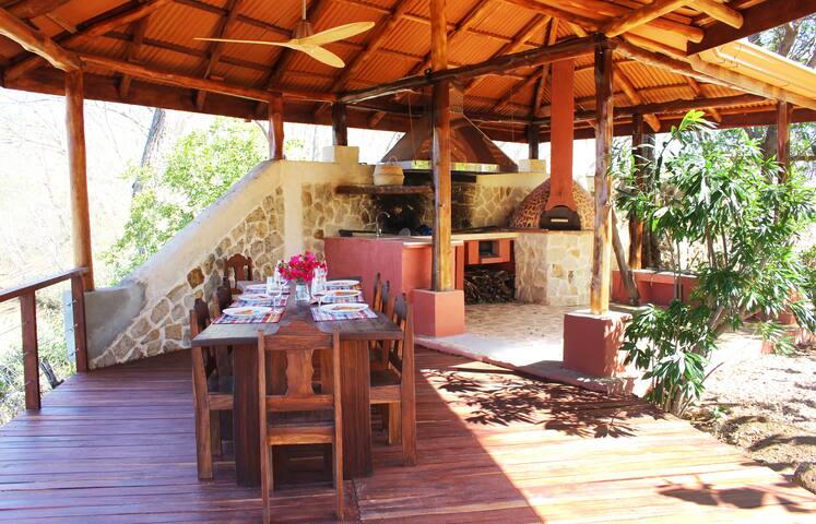 Casa Bella Vista - On top of hill & close to sea